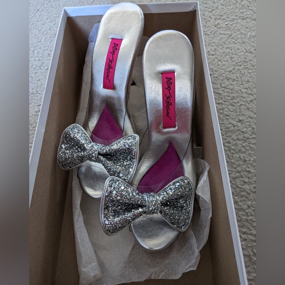 Vintage Betsey Johnson silver sunny glitter bow size 7. - Picture 1 of 4